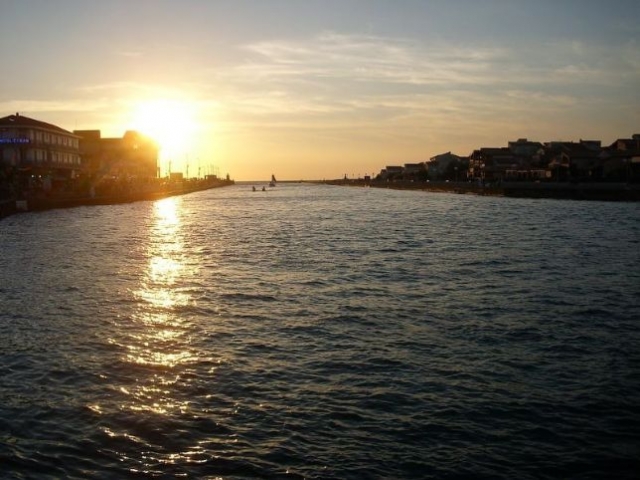Bellos atardeceres practicando el paddle surf